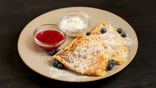 Sweet pancakes with berries